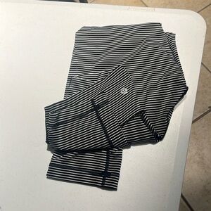 Lululemon Wunder Under leggings, size 8, High Rise, 21” Crop